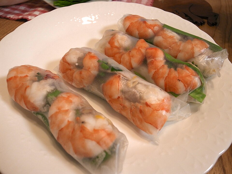 Goi cuon fresh summer rolls with shrimp