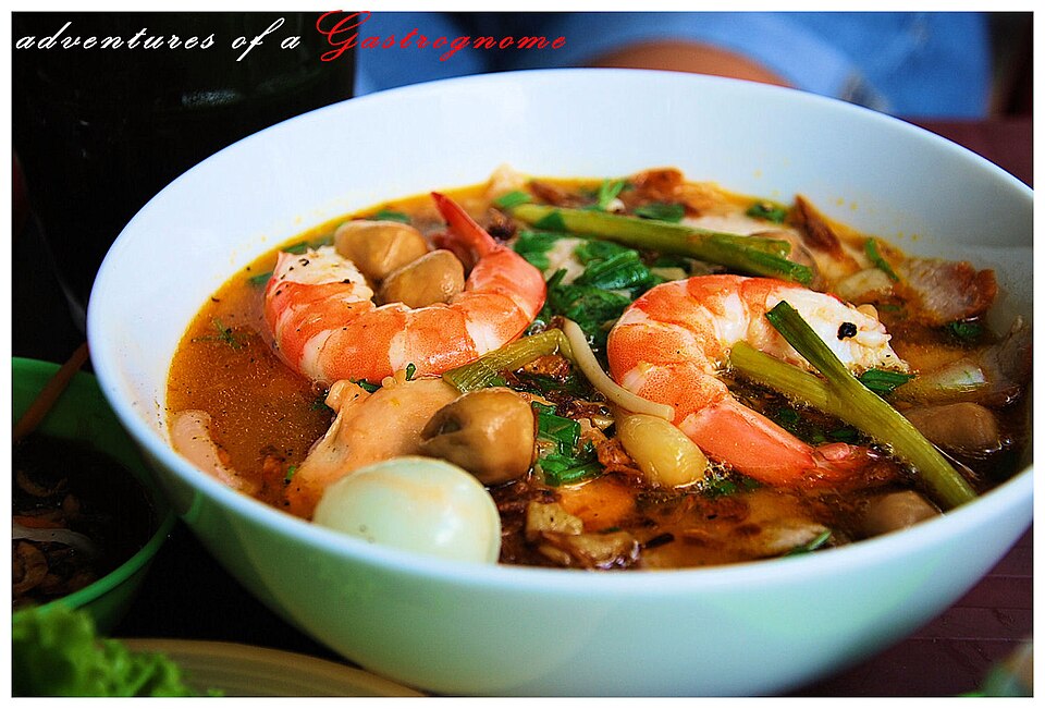 Hu tieu noodle soup with shrimp and egg