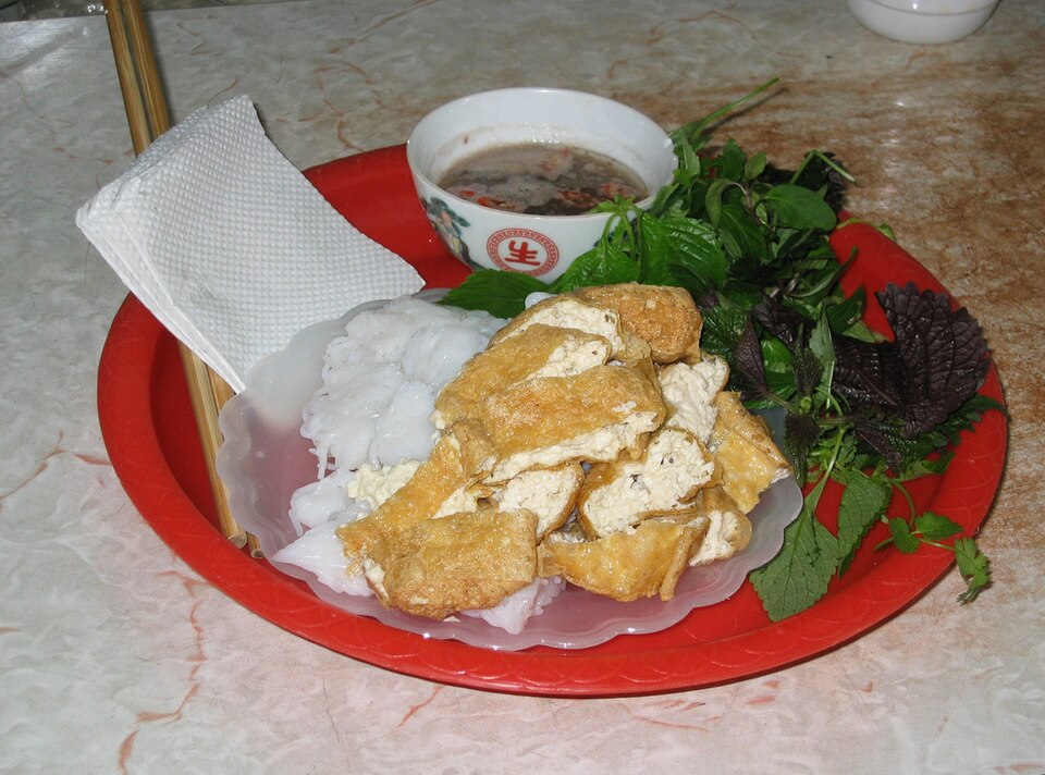 Bun dau: fried tofu with rice noodles and shrimp paste