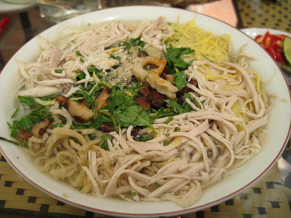 Bun thang: noodle soup with shredded chicken, egg and ham